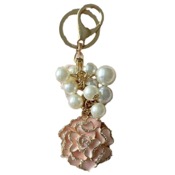 PINK HEAVY ALLOY CAMILLA FLOWER W/RHINESTONES AND PEARLS KEYCHAIN PUR… - Picture 1 of 4